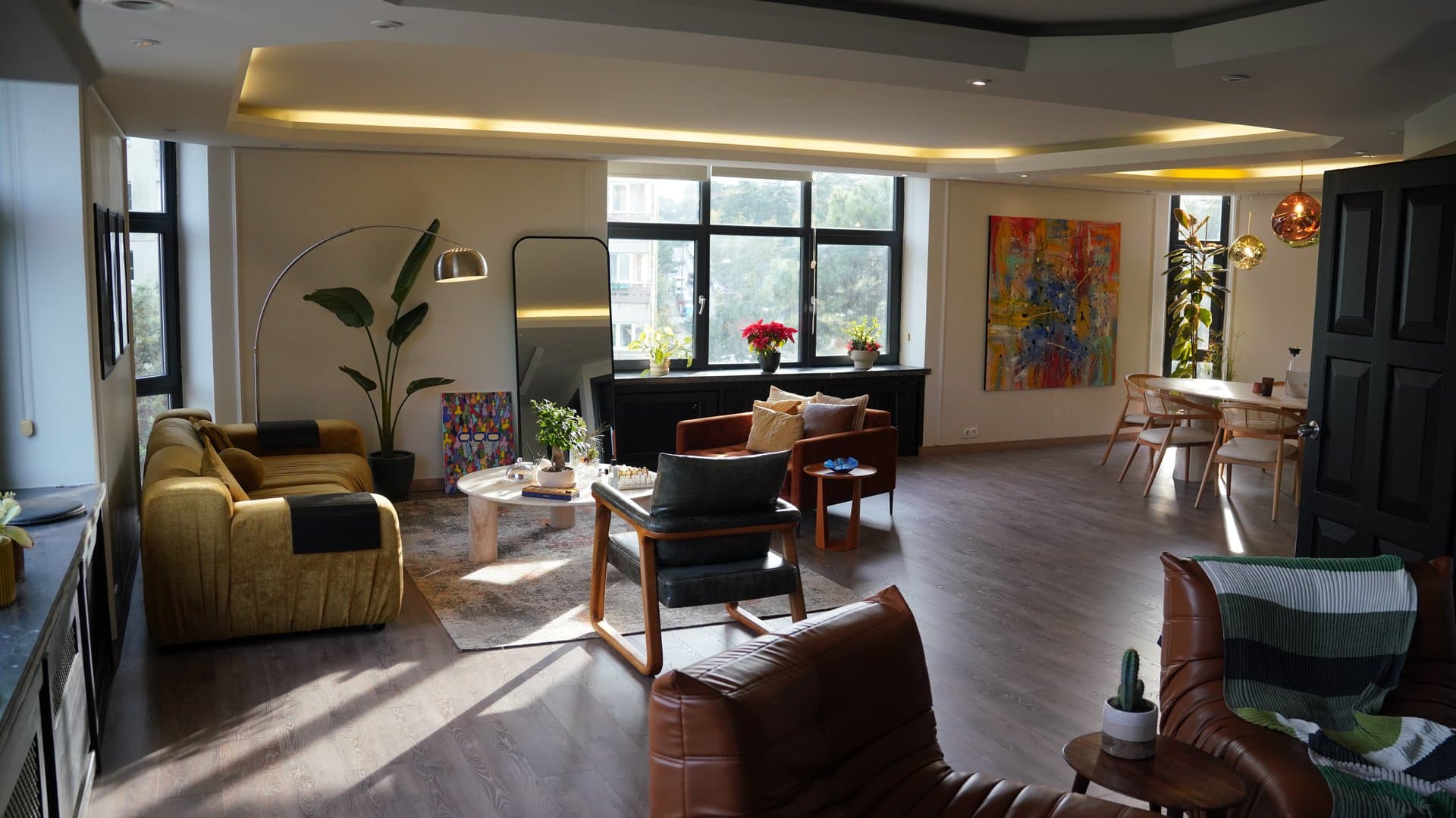 Dao New Media Ofis, Etiler